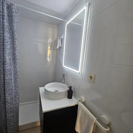 Fayna アパートホテル